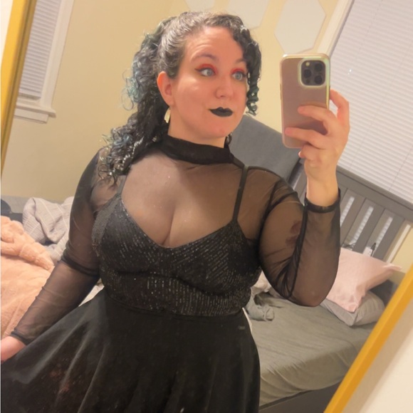 Meet your Posher, Aileen - Picture 3 of 3